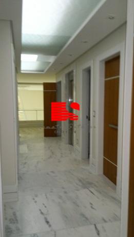 Casa à venda com 8 quartos, 900m² - Foto 9